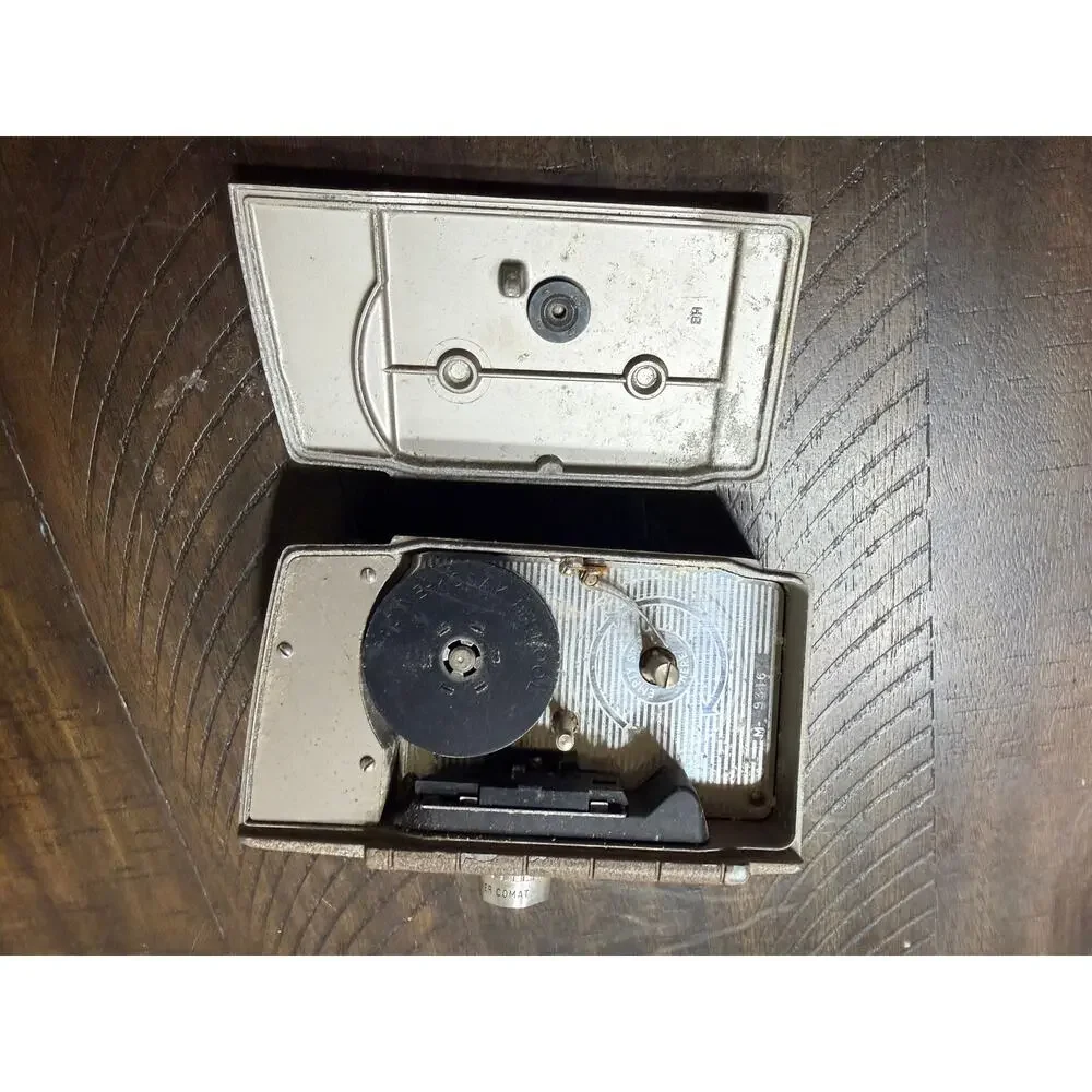 Vintage Bell & Howell Two-Fifty-Two 252 8mm Movie Camera Film Camera Untested